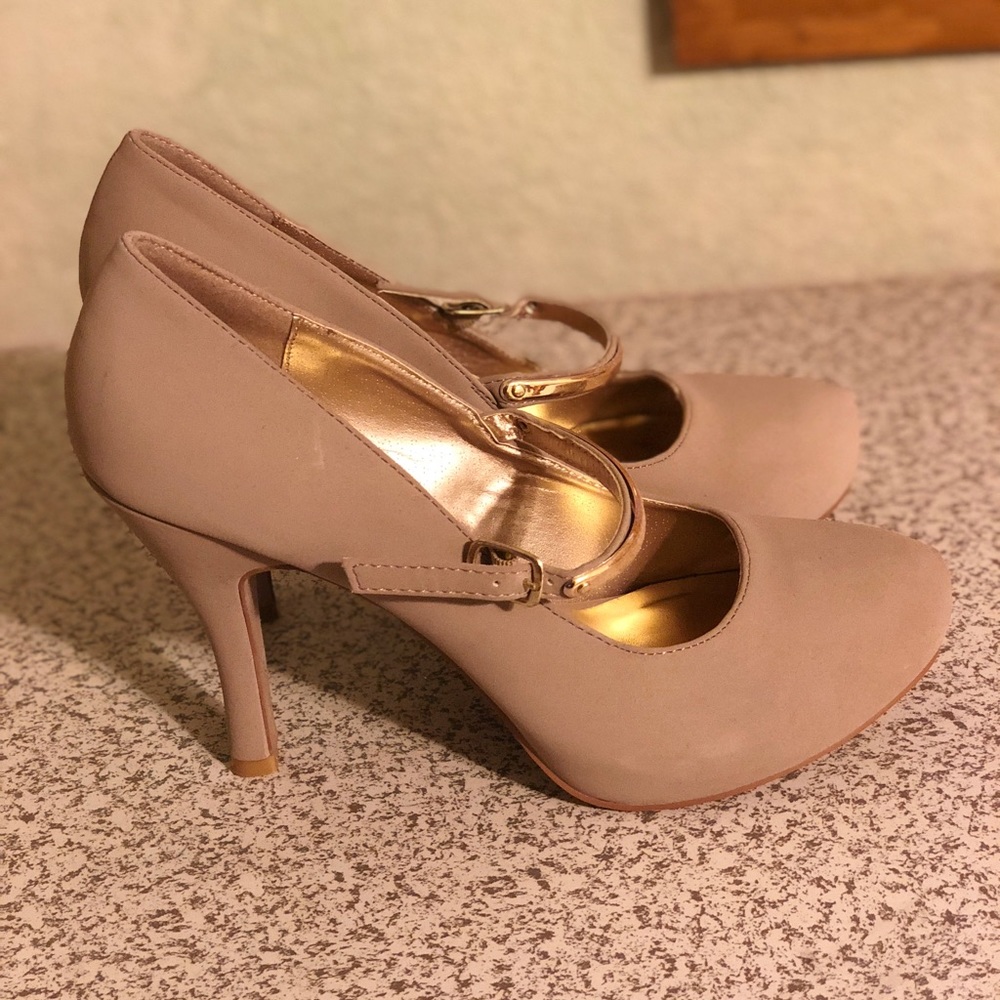 Closed Toe Beige Heels Size 10